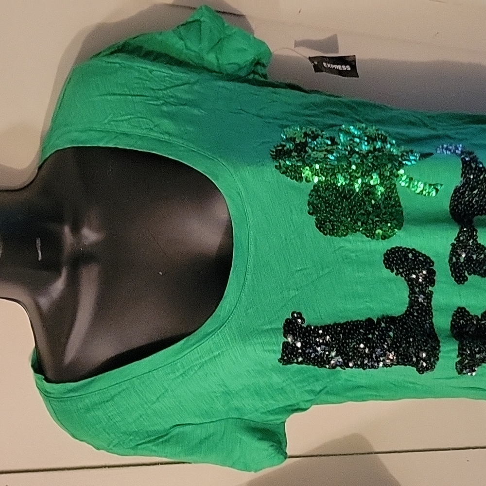 Express Green Love Tshirt